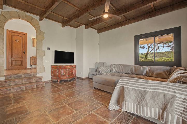 Villa 'Can Ayala' Arenys de Munt - Con jardín y piscina privada. in Vallgorguina, Costa del Maresme