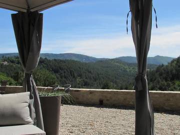Gîte pour 28 personnes, avec jacuzzi ainsi que jardin et piscine à Génolhac
