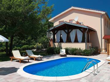 Ferienwohnung für 4 Personen, mit Pool und Garten sowie Balkon, kinderfreundlich in Silo (Krk)