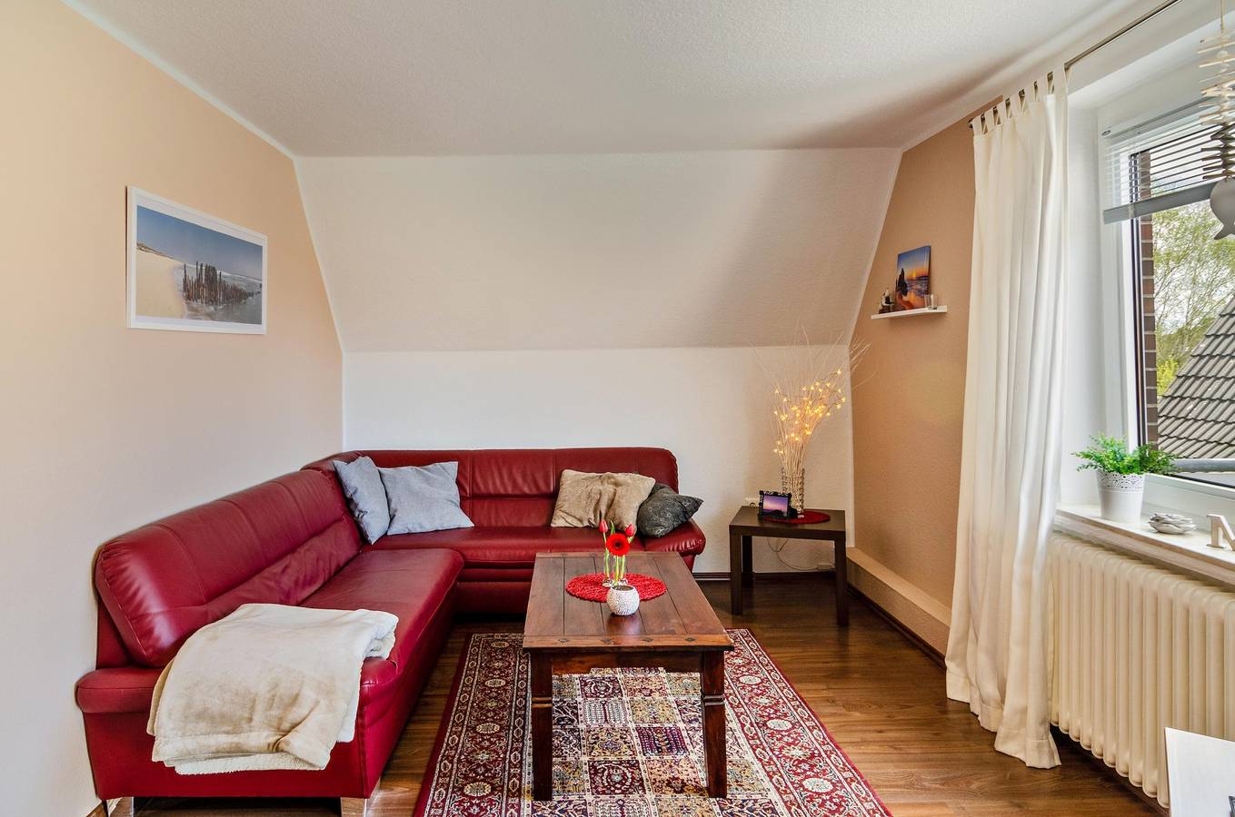 Ganze Wohnung, Ferienwohnung Hausrosengarten mit Balkon und Wlan in Hage, Norden und Umgebung