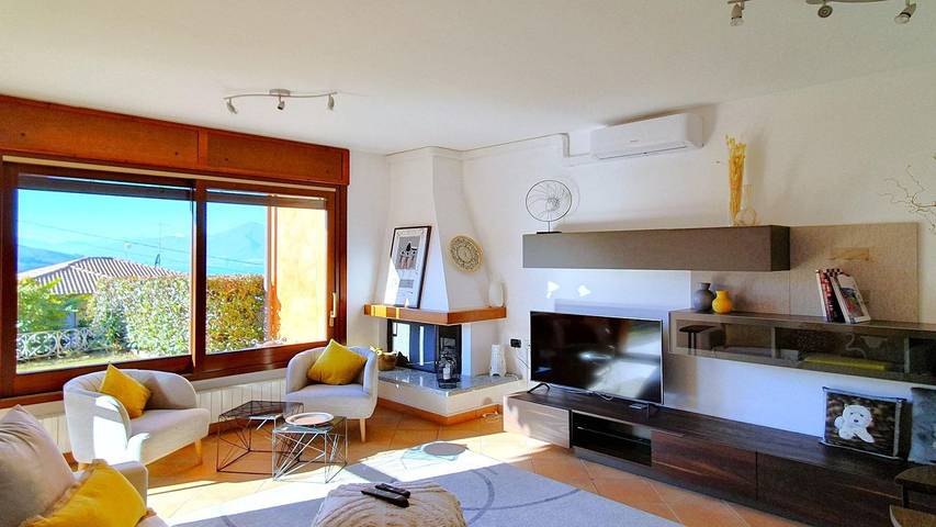 Casa vacanza per 4 persone, con vista lago e giardino in Comune di Luino
