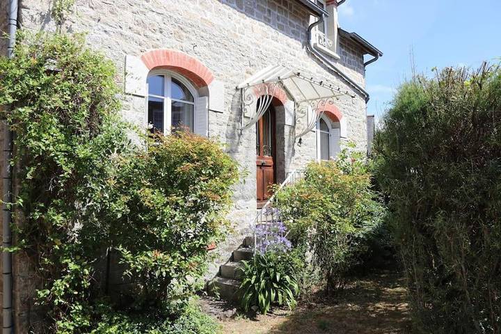 Vacation rental for 6 people, with Yard in Dinan