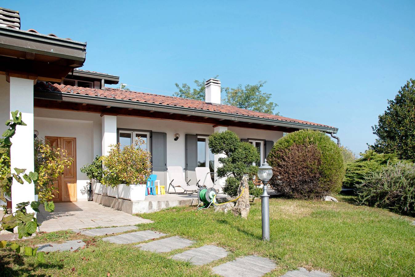 Entire apartment, Apartment 'Mora' with Mountain View, Private Terrace and Wi-Fi in Cantello, Varese Province