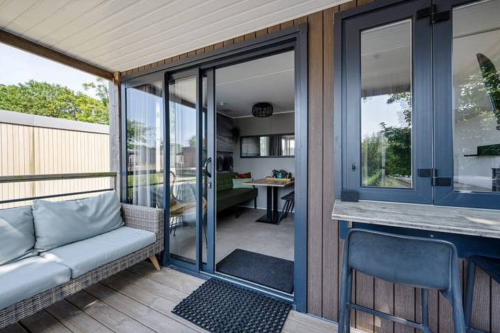 Camping für 4 Personen, mit Terrasse und Seeblick sowie Balkon/Terrasse in Südholland - 2