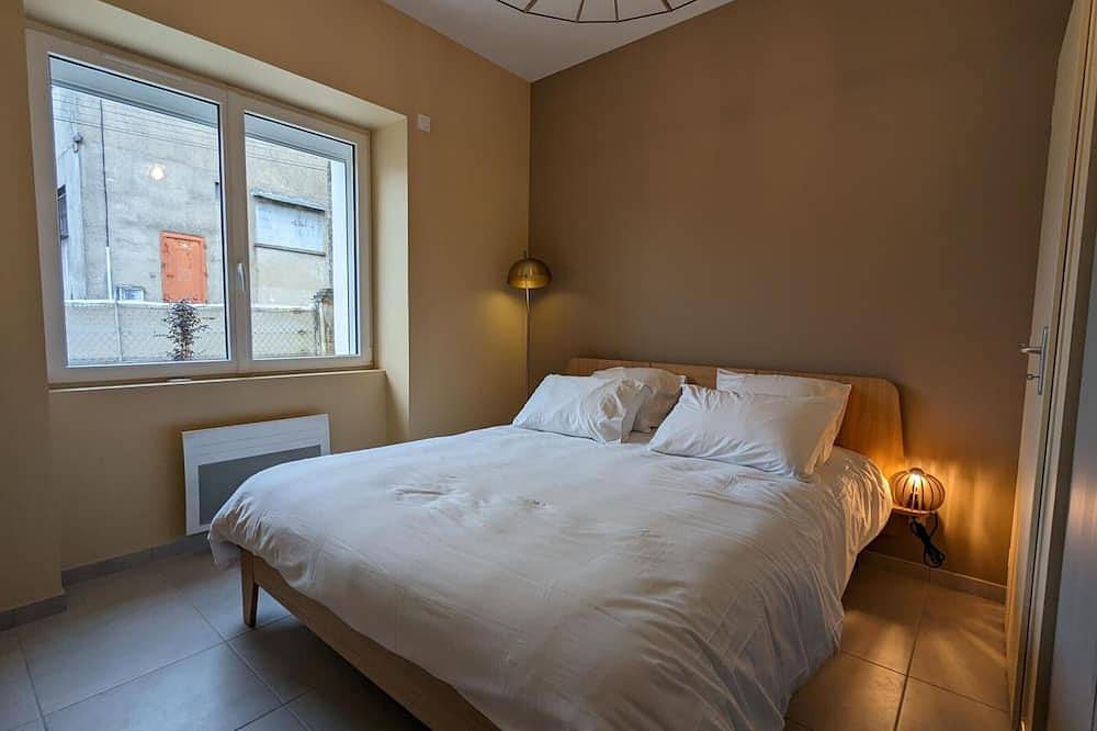 Charmante maison à Angoulême, cour privée, proche parc et bus, accueil bébé, Wifi, animaux acceptés in Angoulême, Charente