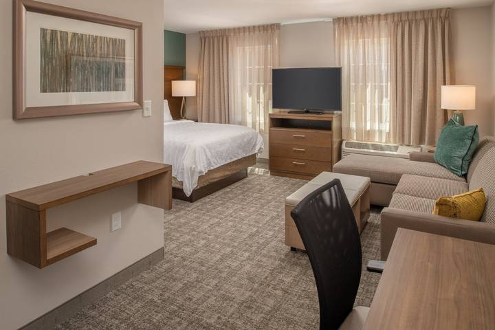 Hotel for 4 people, with pool - 1