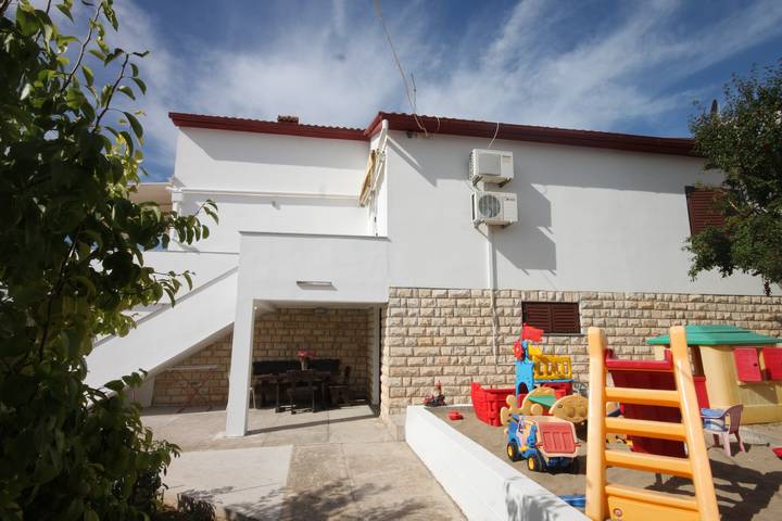 Ganze Wohnung, 1-Zimmer-Ferienwohnung mit Terrasse Preko, Ugljan A-8232-b in Plaža Jaz, Poljana