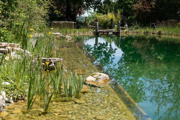 Gîte pour 7 personnes, avec piscine et terrasse, animaux acceptés à Varen