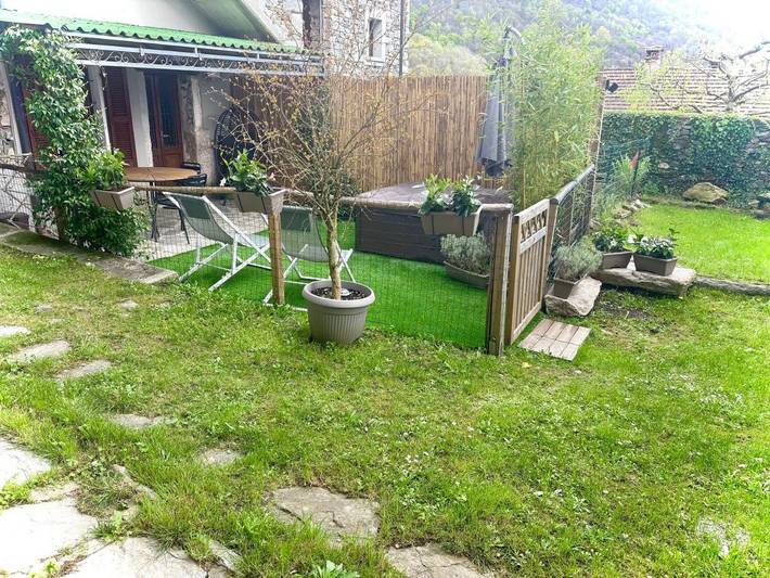 Location de vacances pour 2 personnes, avec piscine ainsi que jardin et jacuzzi, adapté aux familles à Brovello-Carpugnino - 4