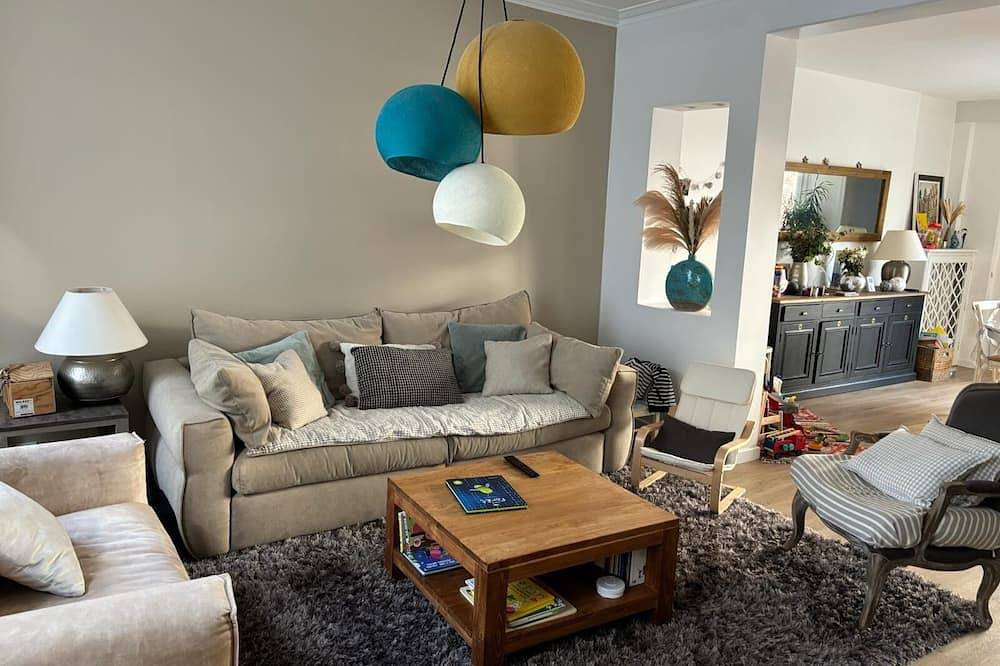 Pleasant town house with garage in the heart of town in Cherbourg-Octeville, Cherbourg-en-Cotentin