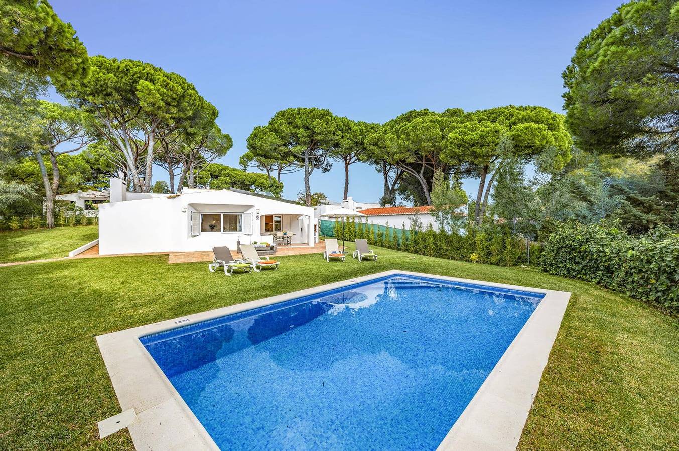 Villa voor 4 Personen in Olhos de Água, Faro District