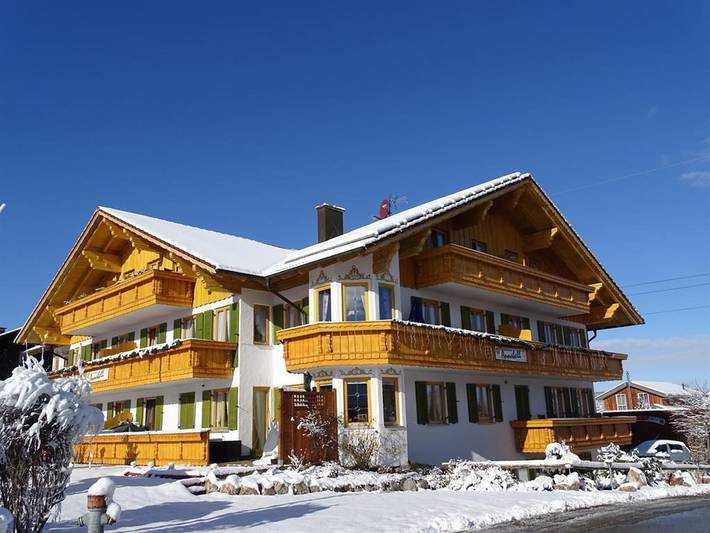 Ferienwohnung für 3 Personen, mit Garten und Balkon, kinderfreundlich in Nesselwang