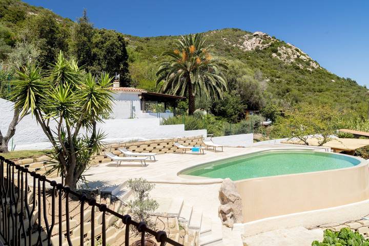 Villa 'Amata' con vista mare, Wi-Fi e aria condizionata in Cannigione, Arzachena