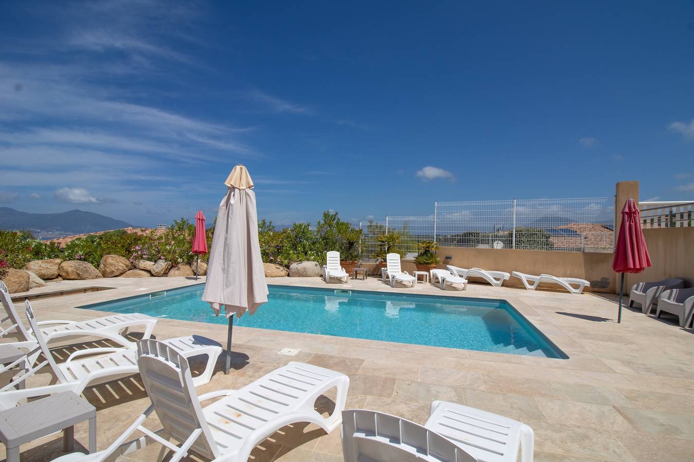 Appartement entier, Appartement 'Sublime Neuf' avec Vue Mer, Piscine Partagée et Wi-Fi in Albitreccia, Région d'Ajaccio