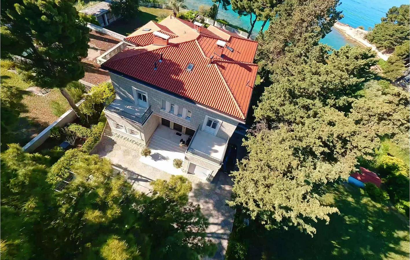 Gemütliches 1-Zimmer-Apartment am Strand mit Meerblick, Pool und Terrasse in Split, Split-Dalmatien