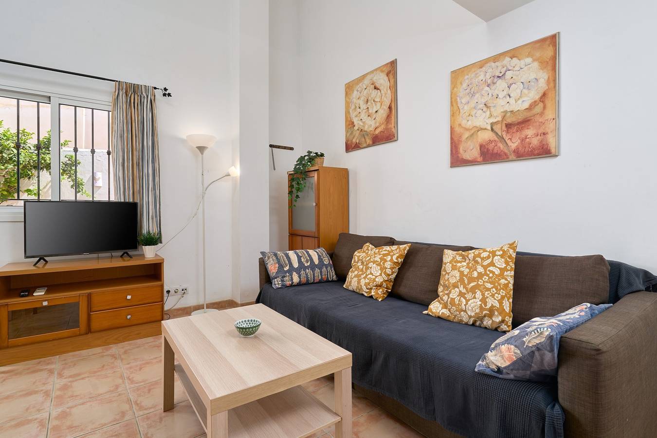 Entire apartment, Apartment 'P2 Duplex for 2-4 Guests' with Shared Pool, Wi-Fi and Air Conditioning in Nerja Centre, Nerja