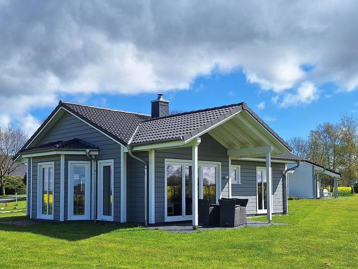 Ferienhaus für 4 Personen, mit Terrasse und Ausblick sowie Garten, mit Haustier in Gelting