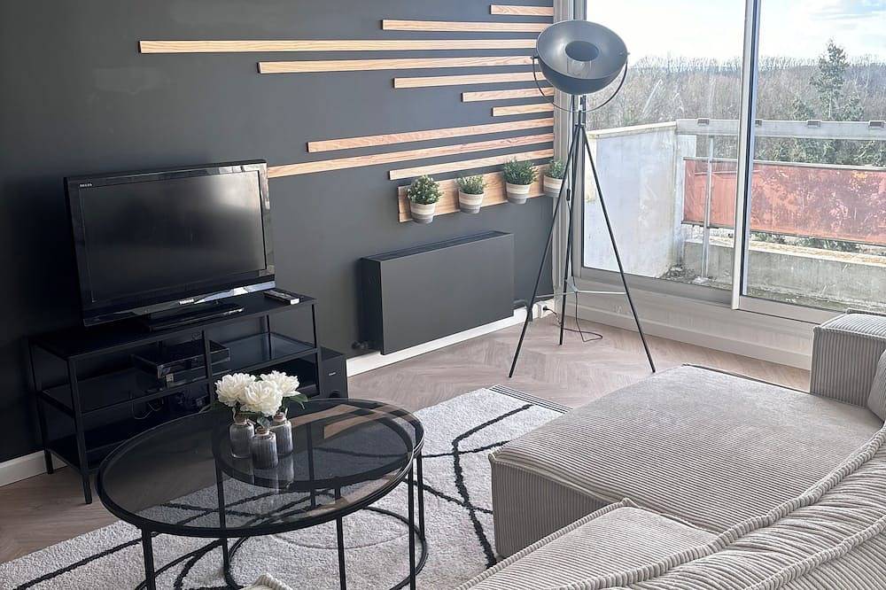 Entire apartment, Appartement T2 48m2 en Résidence Privée Avec Magnifique vue sur la Forêt in Maurepas, Yvelines