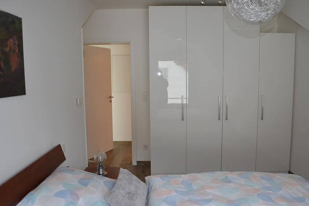 Ganze Wohnung, Ferienwohnung im Seminargarten - Appartement/Fewo, Dusche und Bad, Wc, in Hambach (Neustadt), Neustadt an der Weinstraße