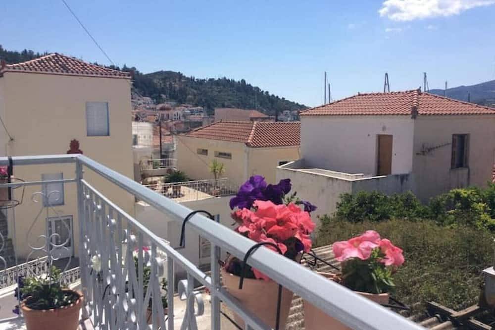 Island House in Poros Stadt, Poros