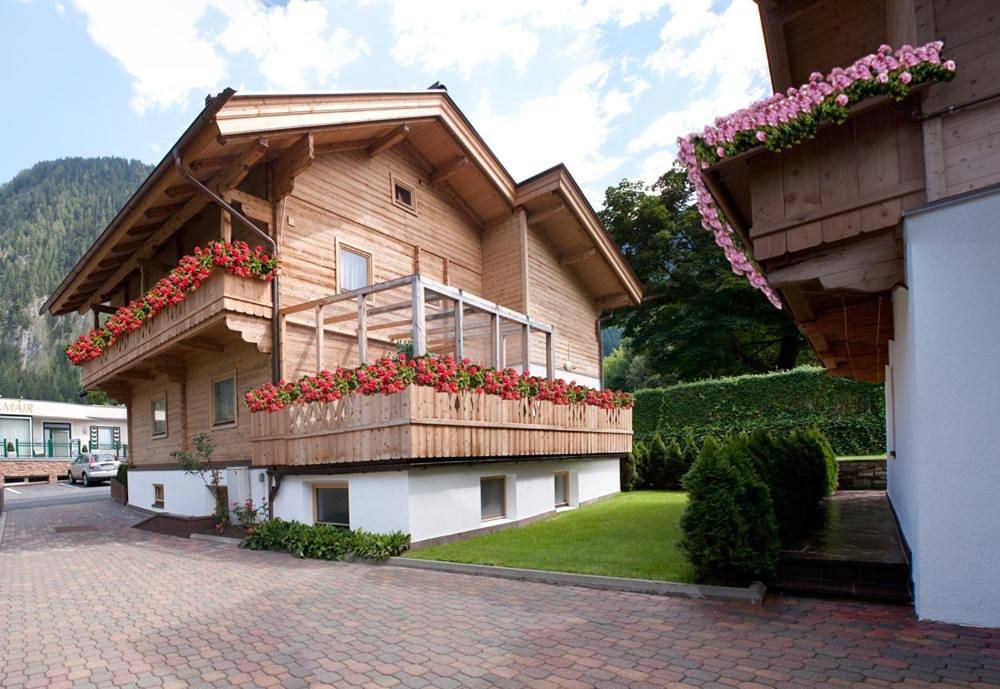 Geheel appartement, Chalet - Appartements Julitta in Mayrhofen, Zillertaler Alpen