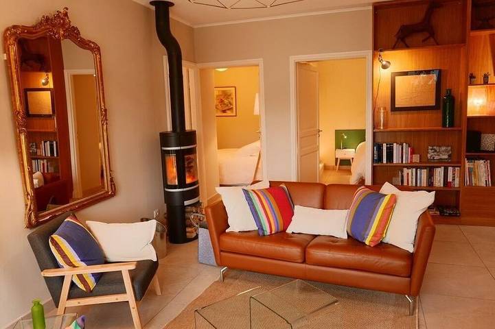 Gîte pour 4 personnes, avec piscine ainsi que jardin et jacuzzi à Eyzin-Pinet