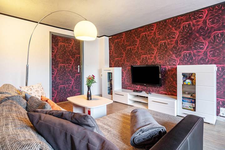 Ganze Wohnung, 'Große Ferienwohnung Mit Garten', Privatterrasse und Wi-Fi im Souterrain in Trollenhagen, Mecklenburg-Strelitz