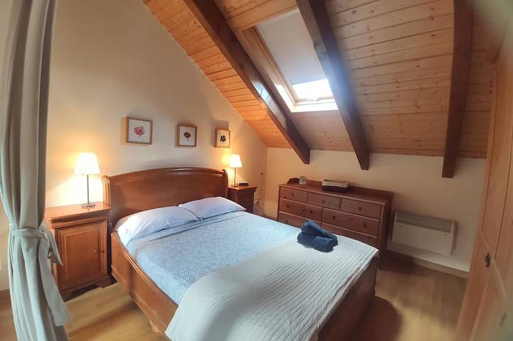 Ganze Wohnung, Berg-Duplex für 4 Personen mit Parkplatz in Villanúa in Villanúa, Aragonesische Pyrenäen