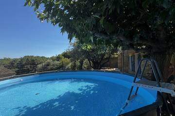 Gîte pour 6 personnes, avec jardin à Sauveterre