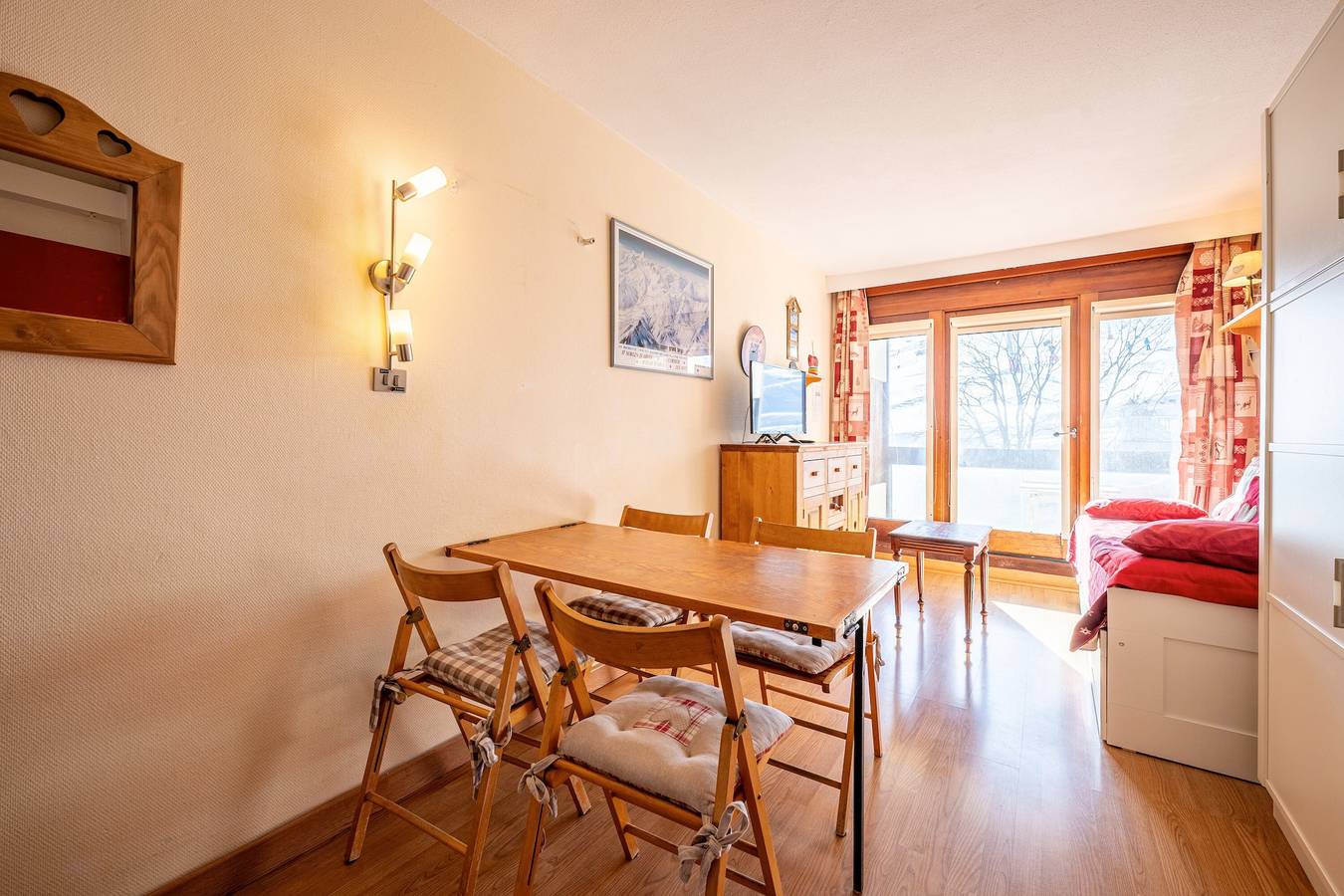 Estudio entero, Apartamento estudio 'Le Cosmos' con vistas a la montaña y balcón in Le Corbier, Villarembert