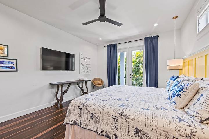 Vacation rental for 18 people, with hot tub and balcony, with pets in Anna Maria Island