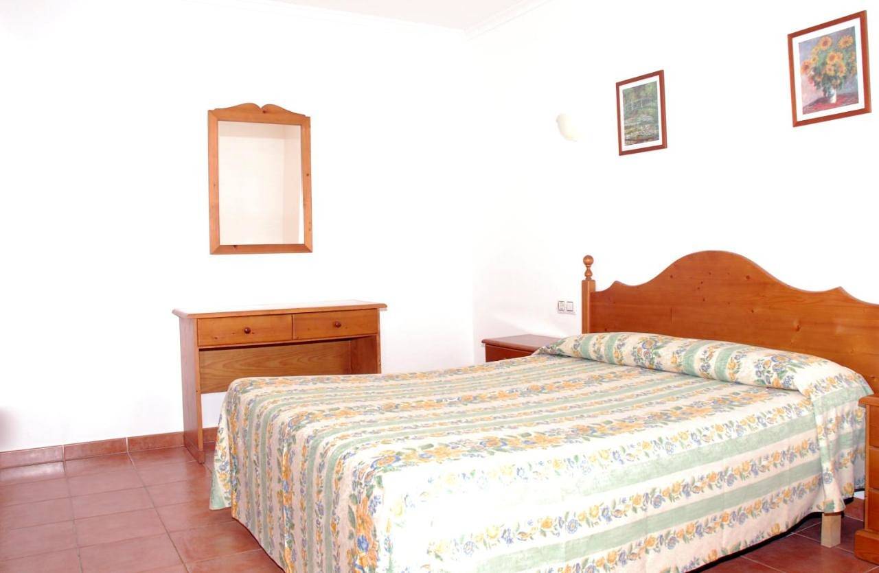 Appart’hôtel pour 4 personnes avec jardin in Cala Blanes, Ciutadella