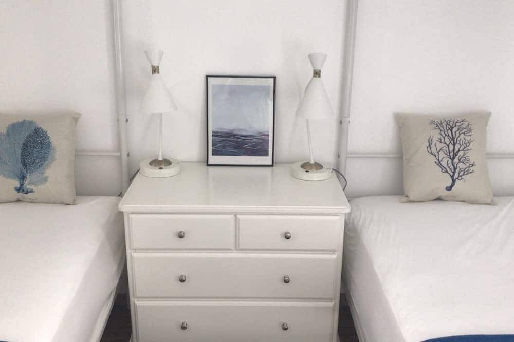 Salt&Sea Summerhouse Mandre, 30m vom Strand, Garten,Whirlpool,Meerblick in Mandre, Pag