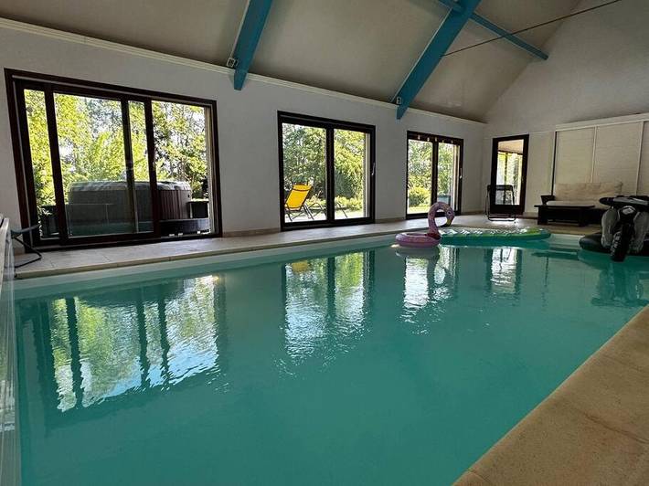 Maison de vacances pour 6 personnes, avec Jacuzzi et Terrasse ainsi que Jardin et Piscine