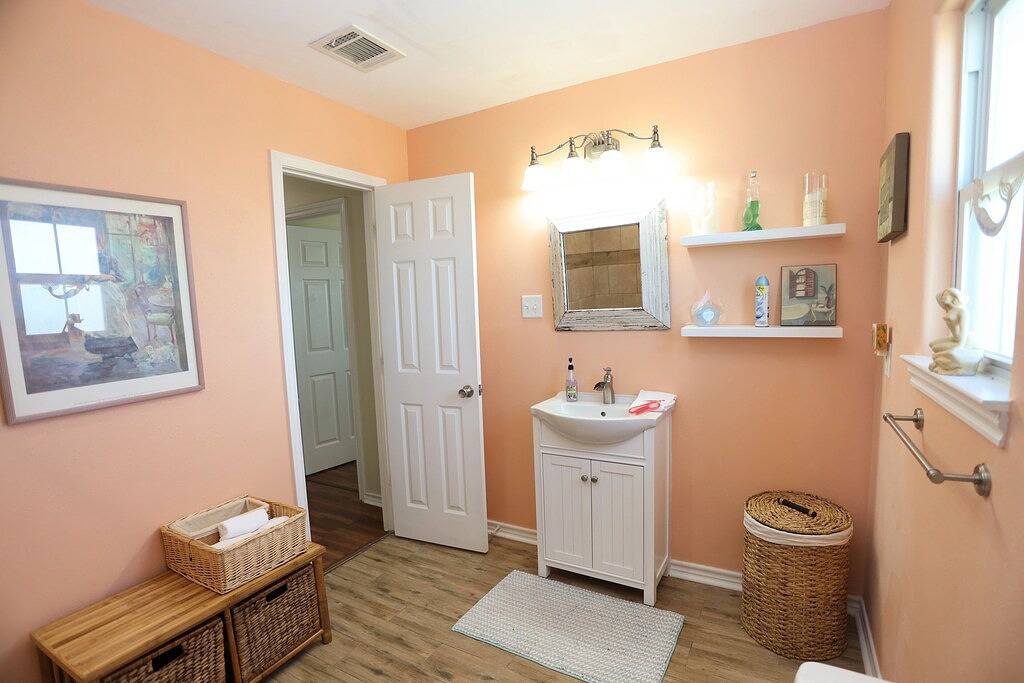 Stroll the Beach! Relaxing Home 7 Min Walk to Beach+ Outdoor Space in Crystal Beach, Galveston County