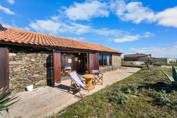 Location de vacances pour 3 personnes, avec vue et terrasse à Apúlia