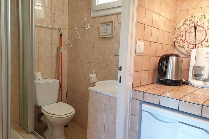 Entire apartment, Nice apartment for 2 people with A/C, WIFI, pool and terrace in Calvi, Calvi region