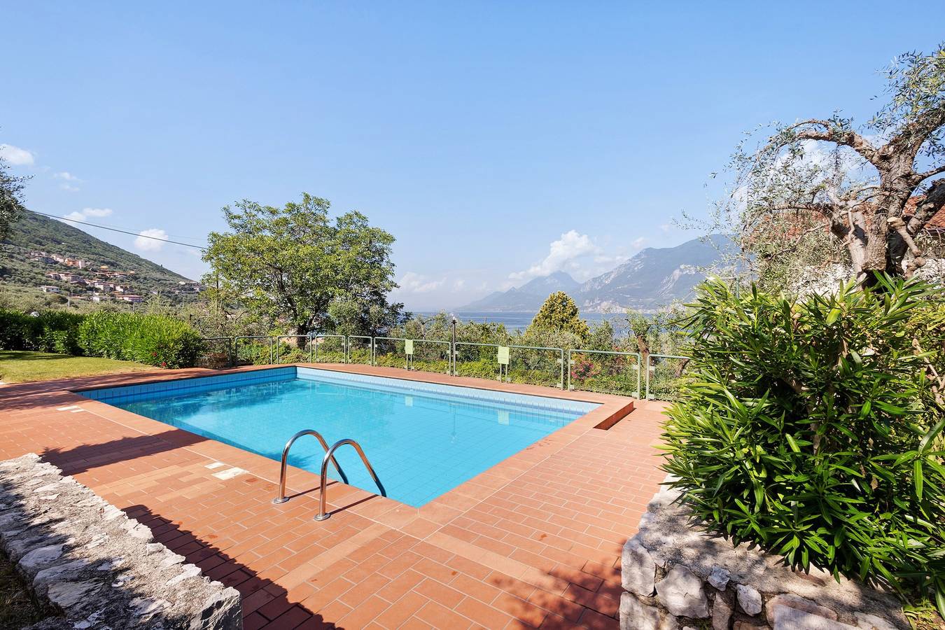 Appartamento intero, Appartamento 'Assenza 9' con vista lago, Wi-Fi e aria condizionata in Brenzone, Prealpi Gardesane