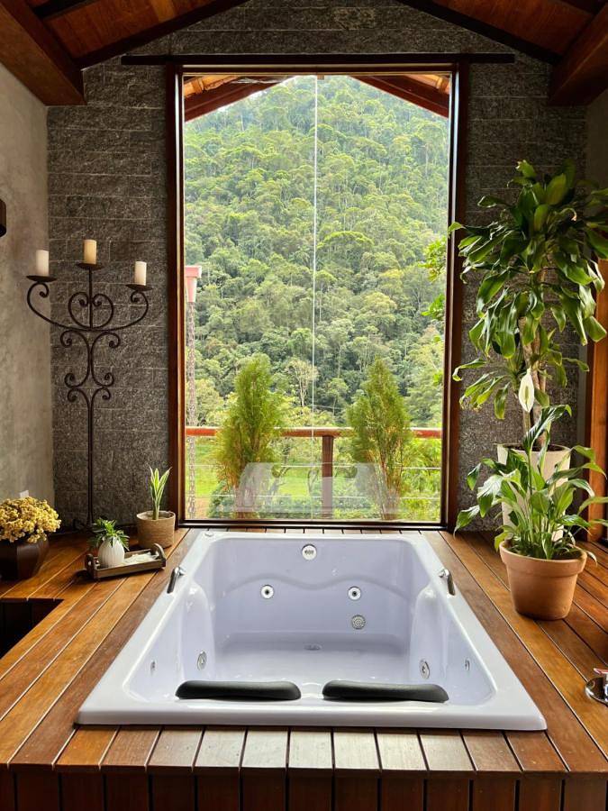 Pousadas para 2 pessoas, com sauna e jardim e ainda vista, com animais de estimação em Nova Friburgo