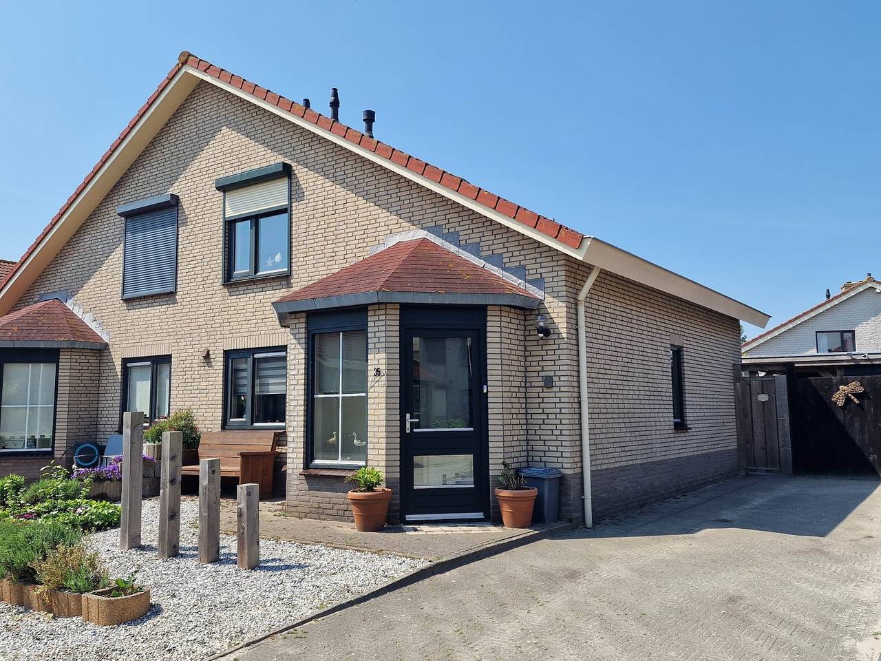 Ruim 5-persoons vakantiehuis met terras en overkapping in Stavenisse in Stavenisse, Nederlandse Noordzeekust