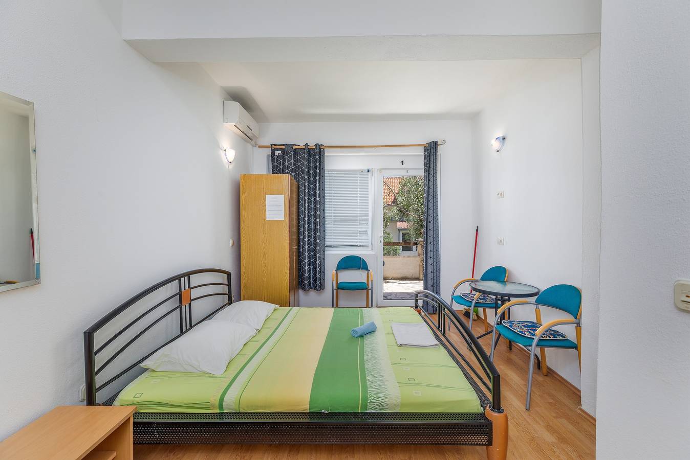 Ganze Wohnung, Studio Appartement mit Terrasse und Meerblick Duce, Omis -c in Dugi Rat, Omis-Riviera