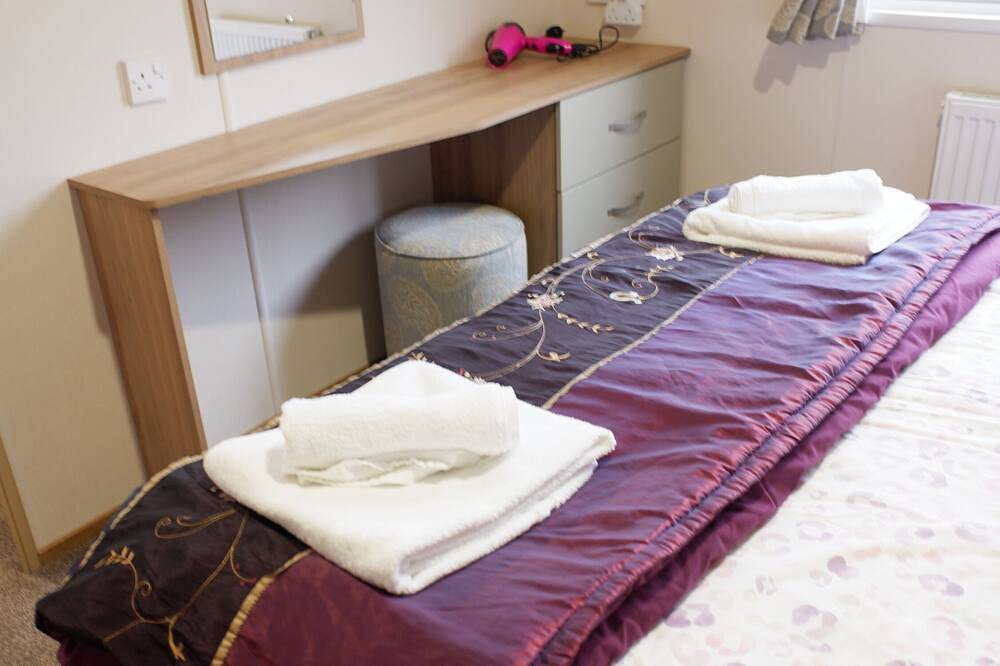 Luxury 2 Bedroom Caravan at Mersea Island Holiday in Mersea Island, Colchester