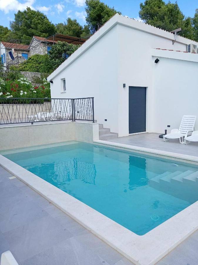 Villa Mala Smišna Poolside Paradise by the Sea in Maslinica, Šolta