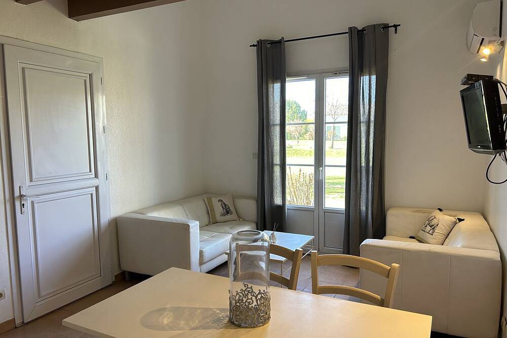 Villa 4 personen in toeristische residentie met zwembad in Gallargues-le-Montueux, Nimes en omgeving
