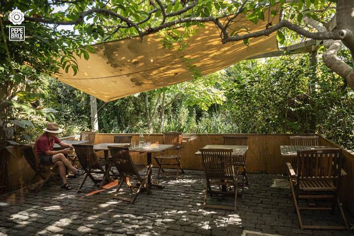 Location de vacances pour 3 personnes, avec piscine ainsi que vue et jardin dans Faial - 3