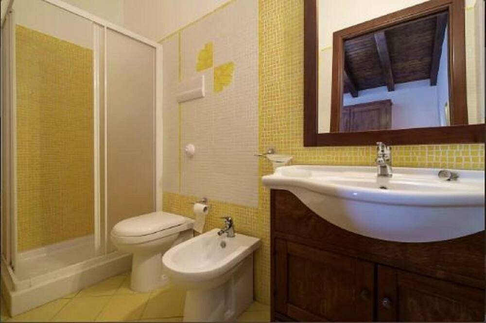 **** Rumah Saya ****  Balinese house by the sea in Campofelice di Roccella, Provincia di Palermo