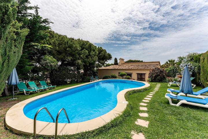 Casa de vacaciones para 14 personas, con Balcón y Jardín en Mijas