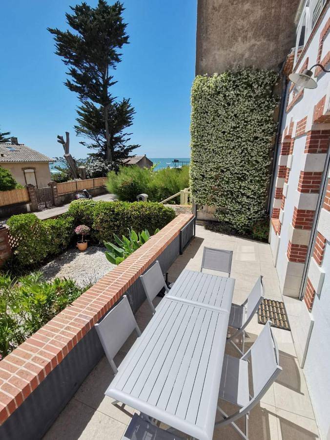 Location de vacances pour 8 personnes, avec vue et jardin dans Plage Du Port Meleu Prefailles - 4