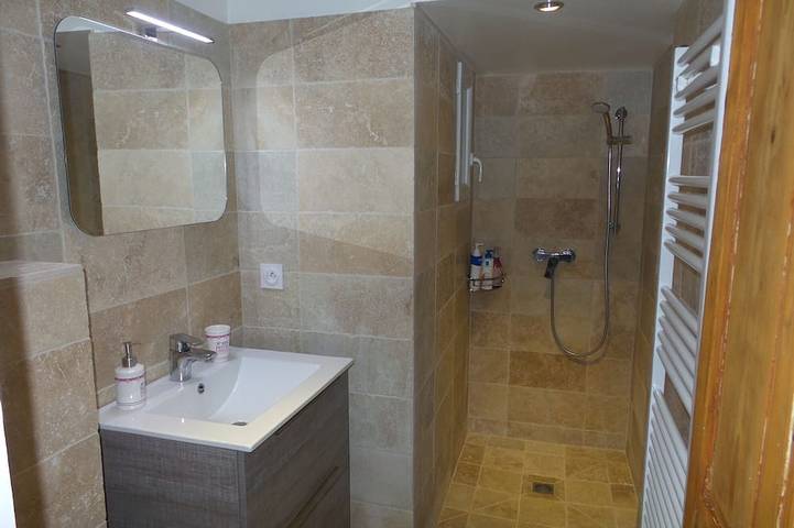 Gîte pour 4 personnes, avec jardin et terrasse à Orange - 4