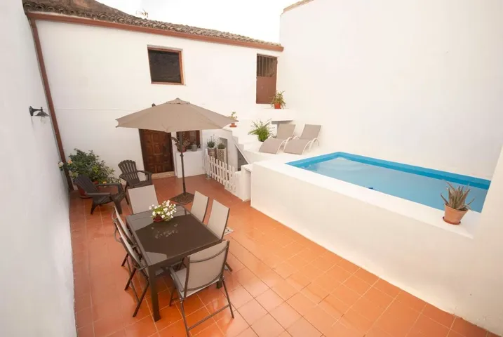 Casa de vacaciones para 10 personas, con jardín y piscina además de piscina para niños y vistas, Familias con niños - 1